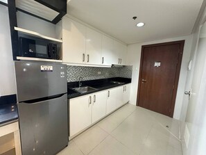 Apartment, 2 Bedrooms, Smoking | Interior - Quaint 2BR Connected Apartment in Pasay City - Perfect for Families Front of MOA (Pasay)