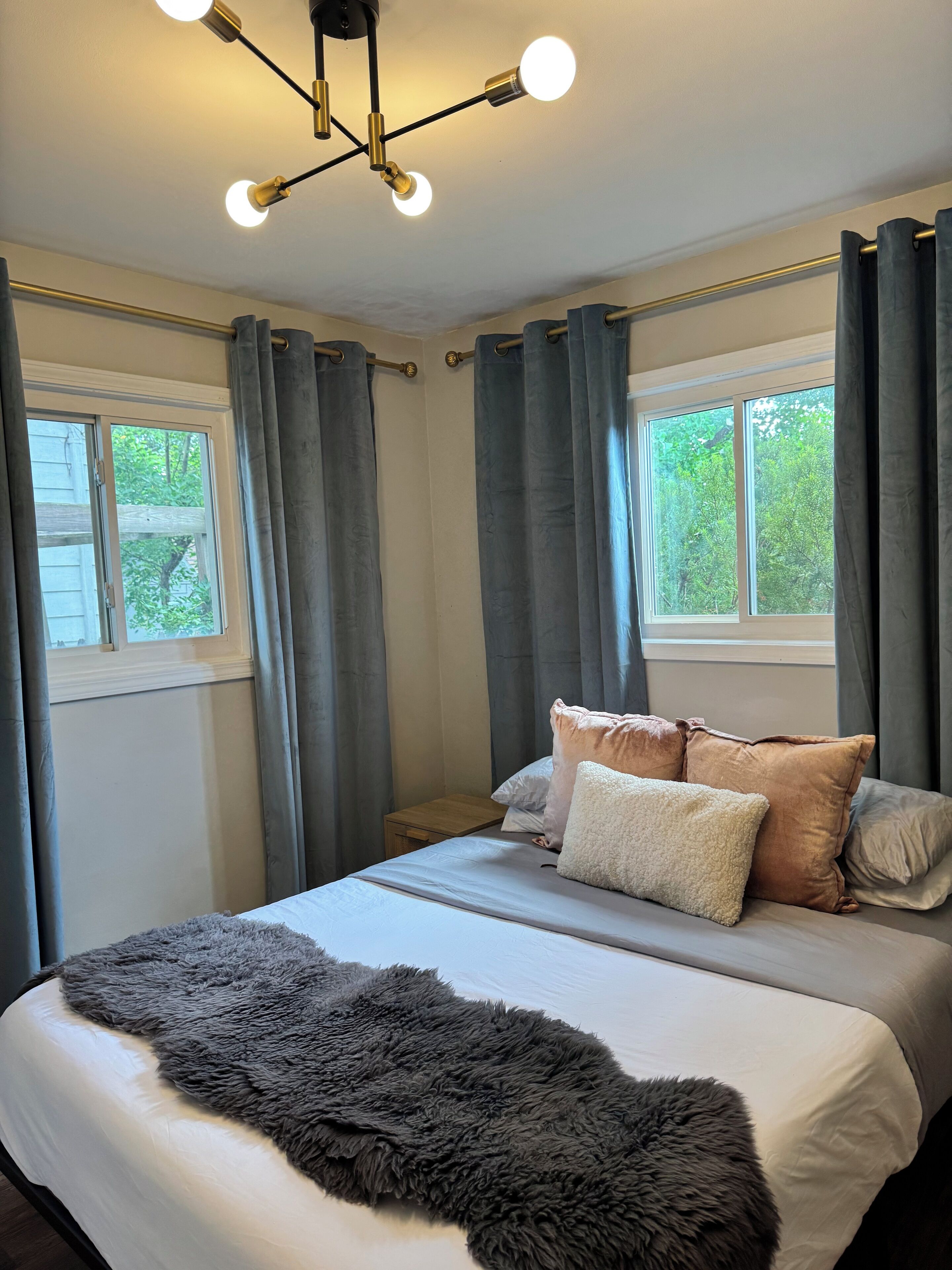 3 bedrooms, iron/ironing board, WiFi, bed sheets