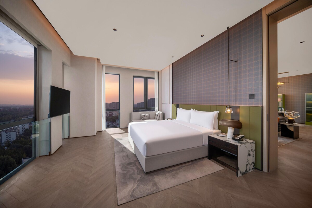 One King One Bedroom Suite Dining Area