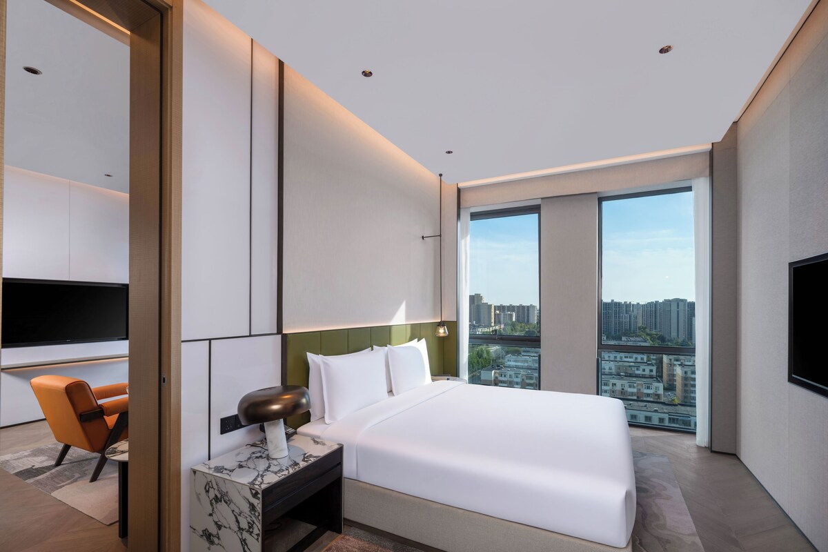 One King One Bedroom Suite