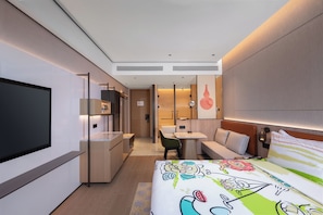 A modern hotel room with a large bed, a desk, a chair, and a TV. - Holiday Inn Beijing Daxing Centre By Ihg (Daxing)