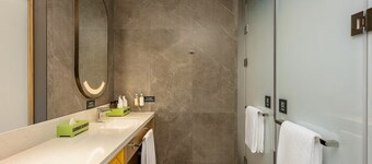 Holiday Inn Puer Jingmai