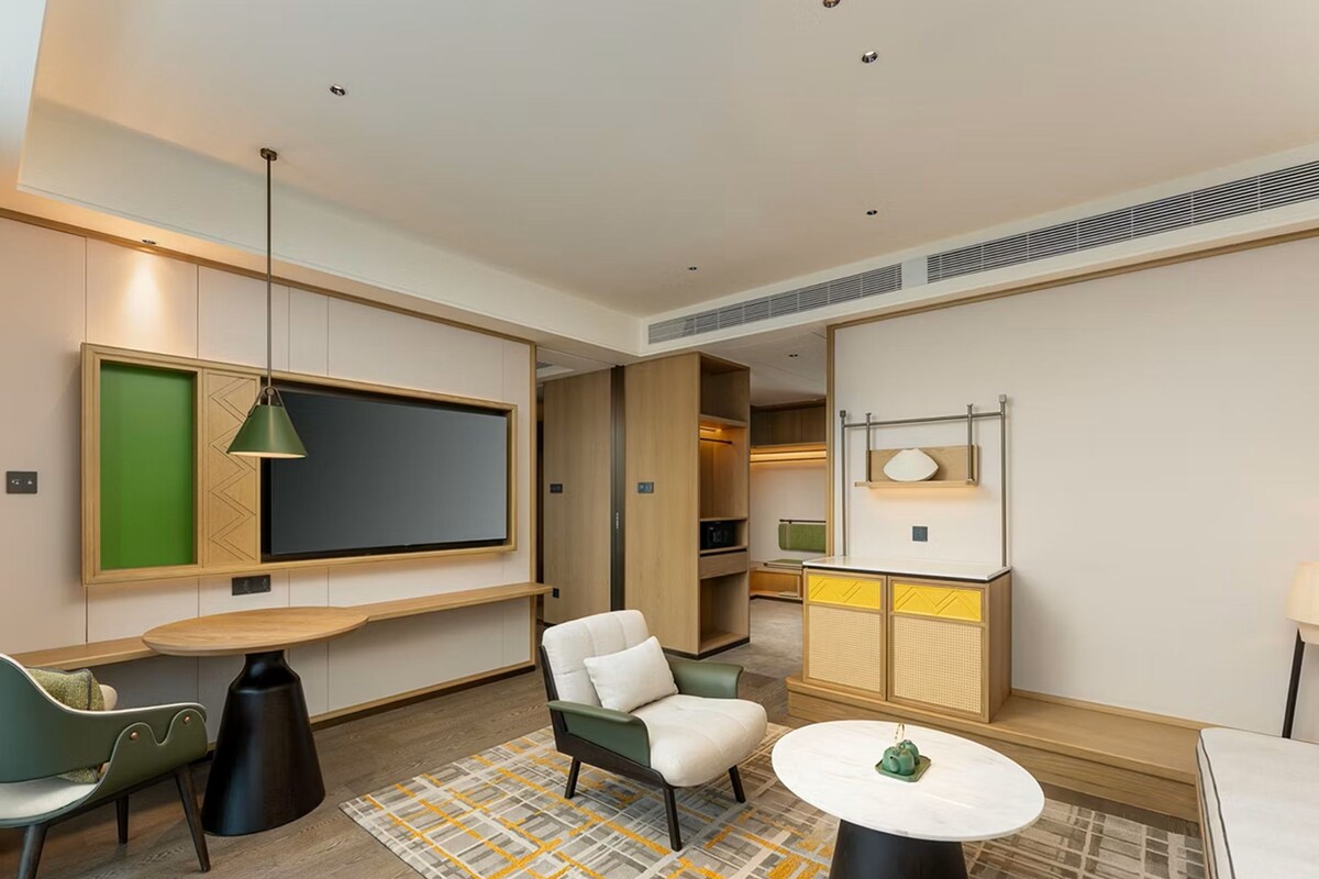 1 Bedroom Suite With Living Area