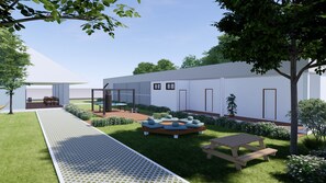 Un espace extérieur moderne doté d’un coin salon abrité, d’un banc en bois et d’un aménagement circulaire pour s’asseoir.