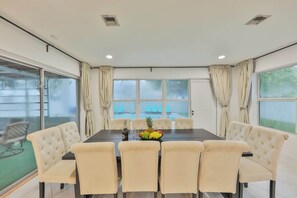 Dining - Friday Feels Only (Hollywood)