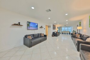 Interior - Friday Feels Only (Hollywood)