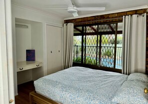 5 bedrooms, WiFi, bed sheets