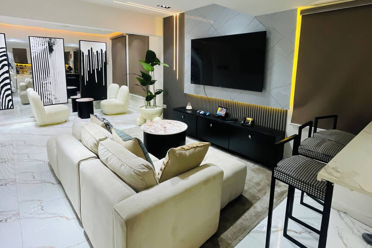 Appartement Luxe, balcon, vue ville | Coin séjour