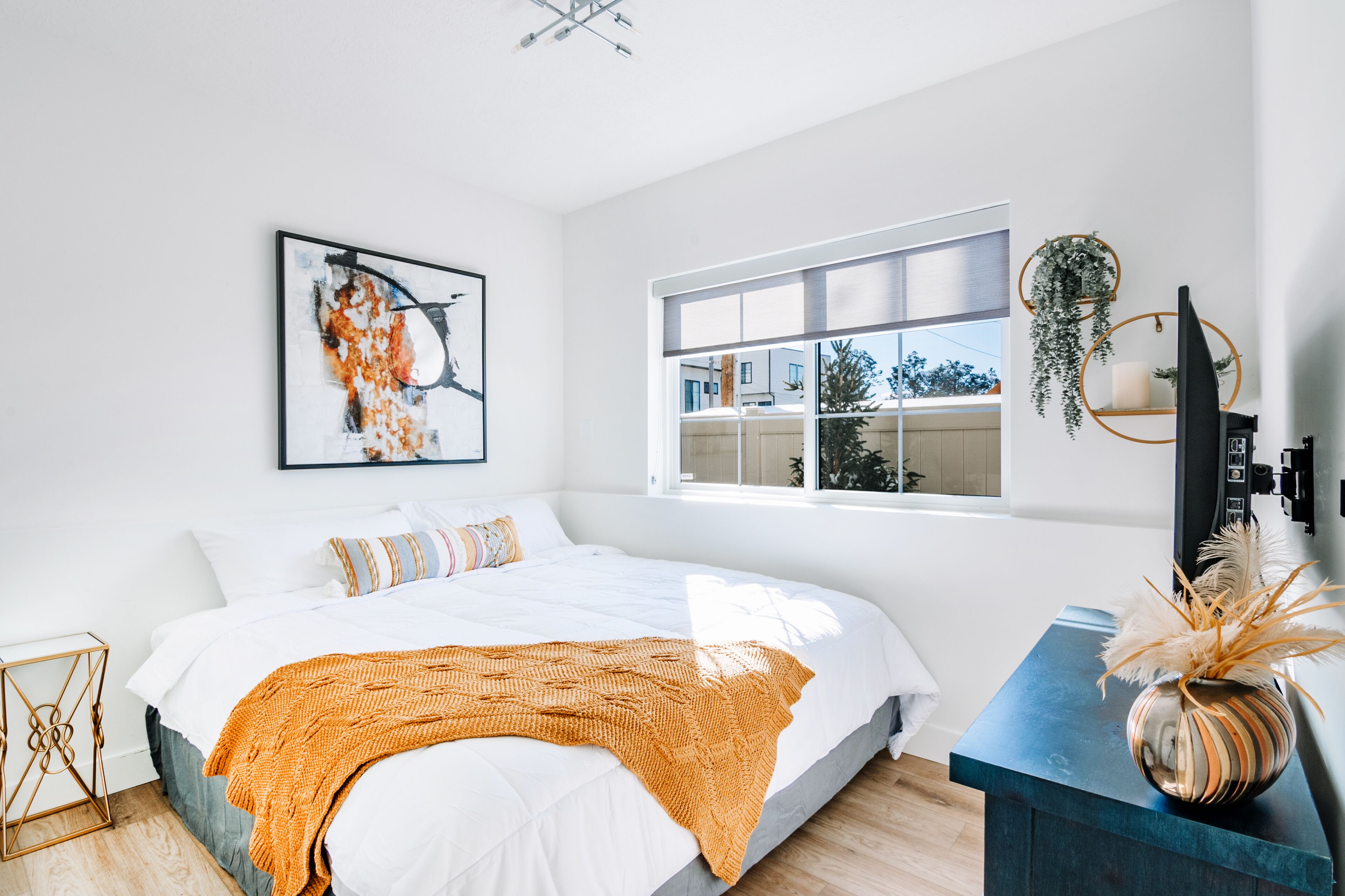 2 bedrooms, iron/ironing board, Internet, bed sheets