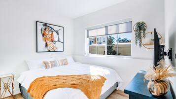 2 slaapkamers, een strijkplank/strijkijzer, internet, beddengoed