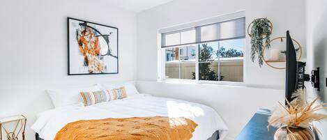 2 bedrooms, iron/ironing board, internet, bed sheets