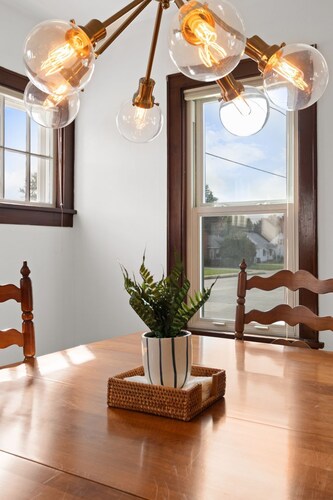 Retreat - Stylish w/ Rooftop Deck & Modern Comfort