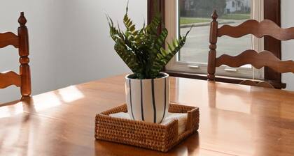 Retreat - Stylish w/ Rooftop Deck & Modern Comfort