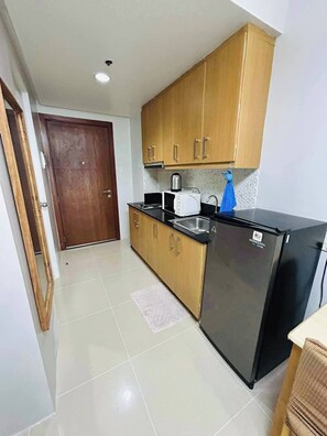 Apartment, 1 Bedroom, Smoking, Balcony | Private kitchen