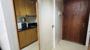 Apartment, 1 Bedroom, Smoking, Balcony | Interior - Vibrant Pasay City Apartment for Rent - Perfect Home Base Front of Mall of Asia (Pasay)