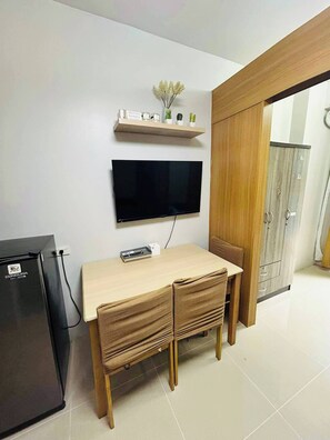 Apartment, 1 Bedroom, Smoking, Balcony | Room amenity