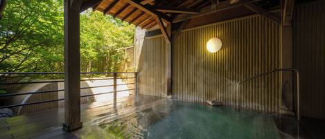 Kahden hengen perushuone, tupakointi sallittu, kaupunkinäköala | Kylpyhuone