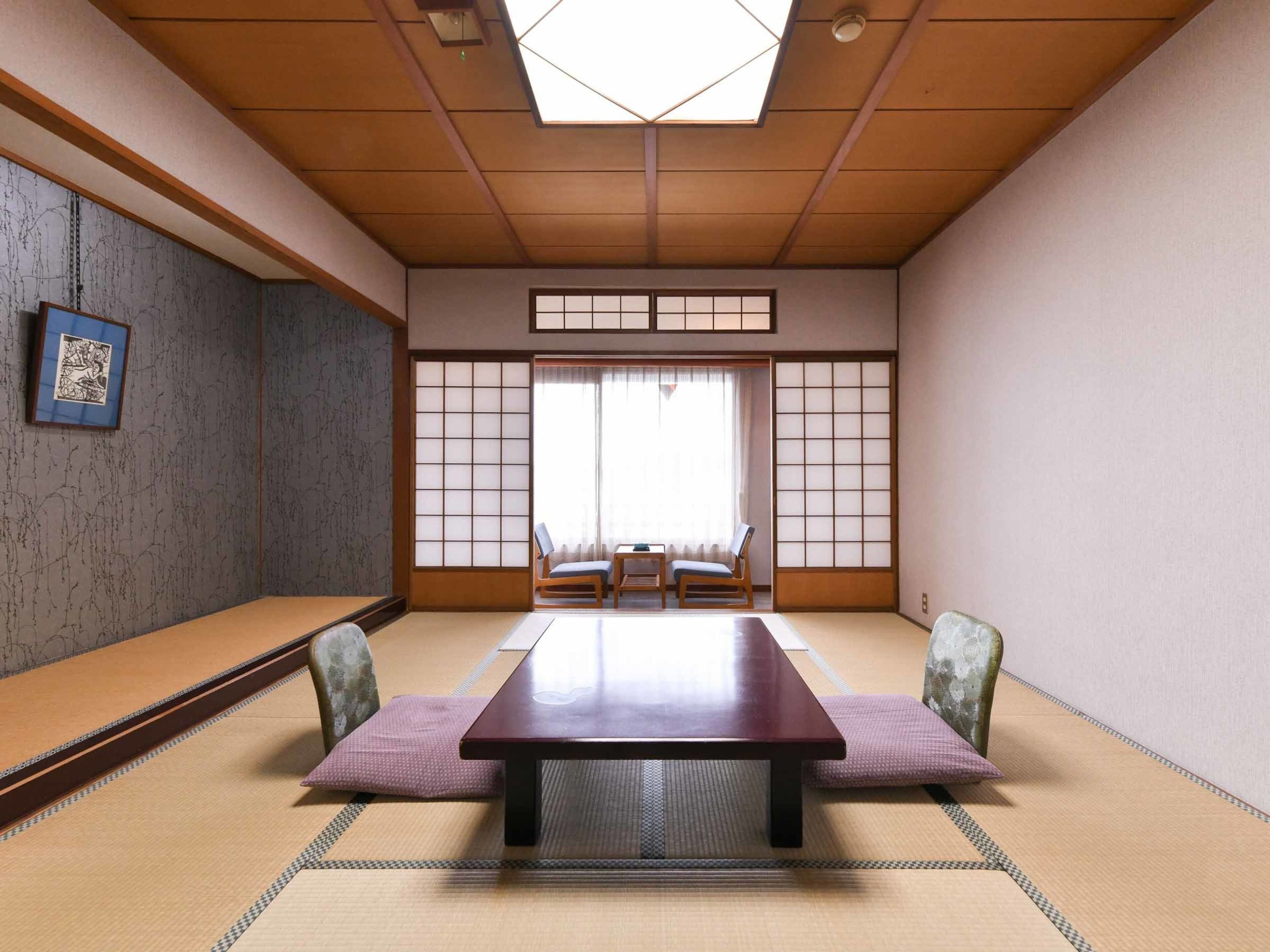 Quarto casal básico, para fumantes, vista para a cidade