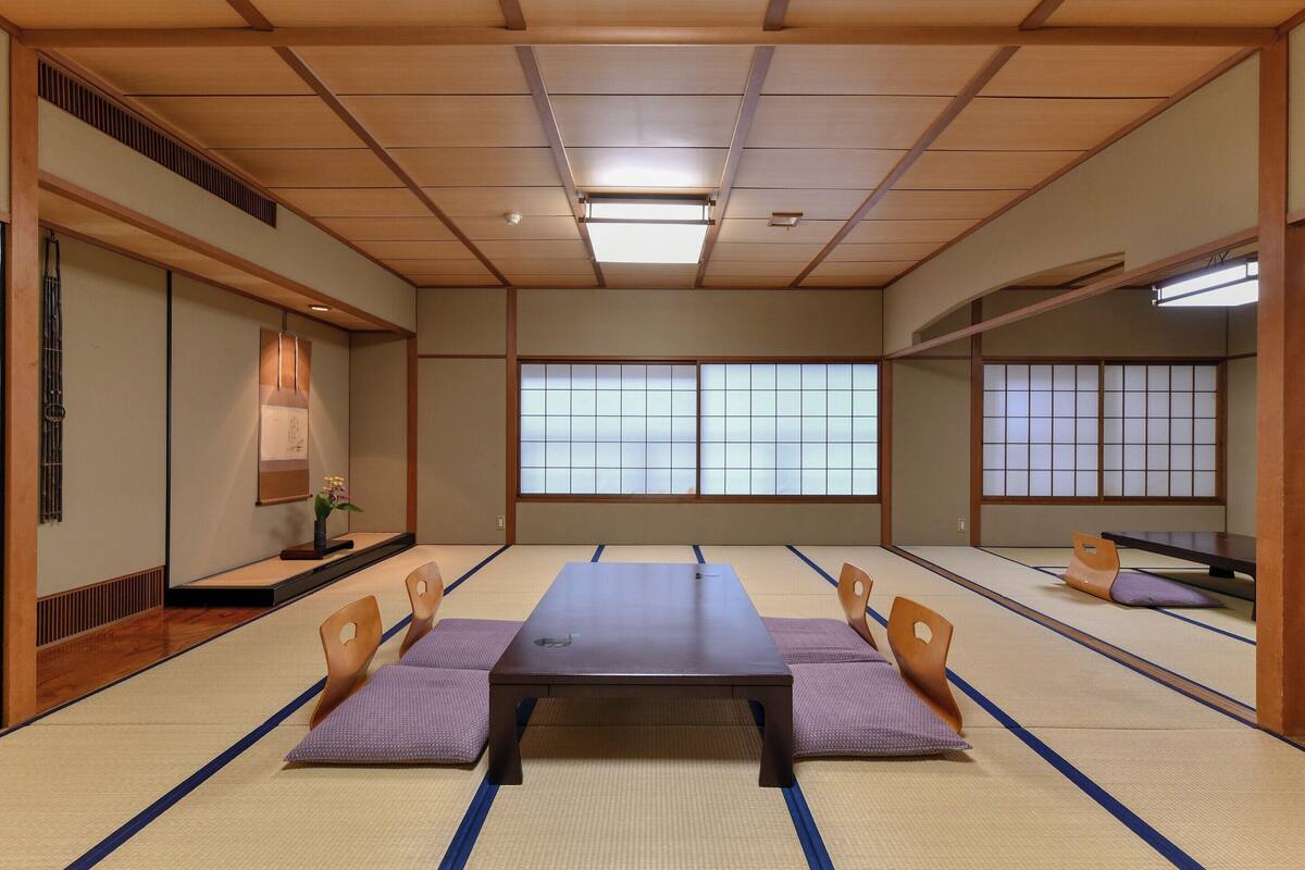 Family Room, Non Smoking, City View | Bed sheets