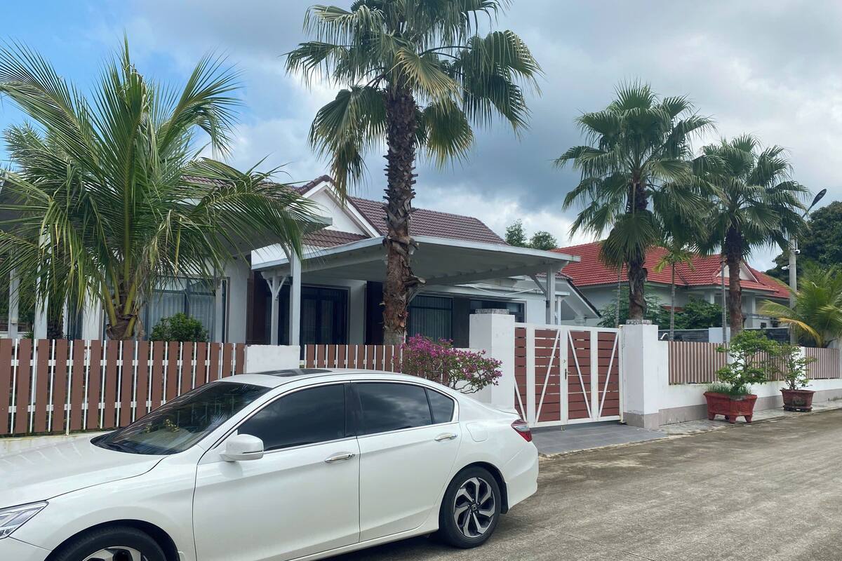 Appartement Familial, vue établissement | Coffres-forts dans les chambres, bureau