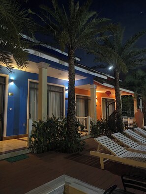 Chambre Triple Standard, vue piscine | Terrasse/Patio