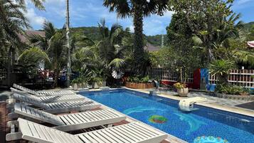 Studio, vue établissement | Coffres-forts dans les chambres, bureau