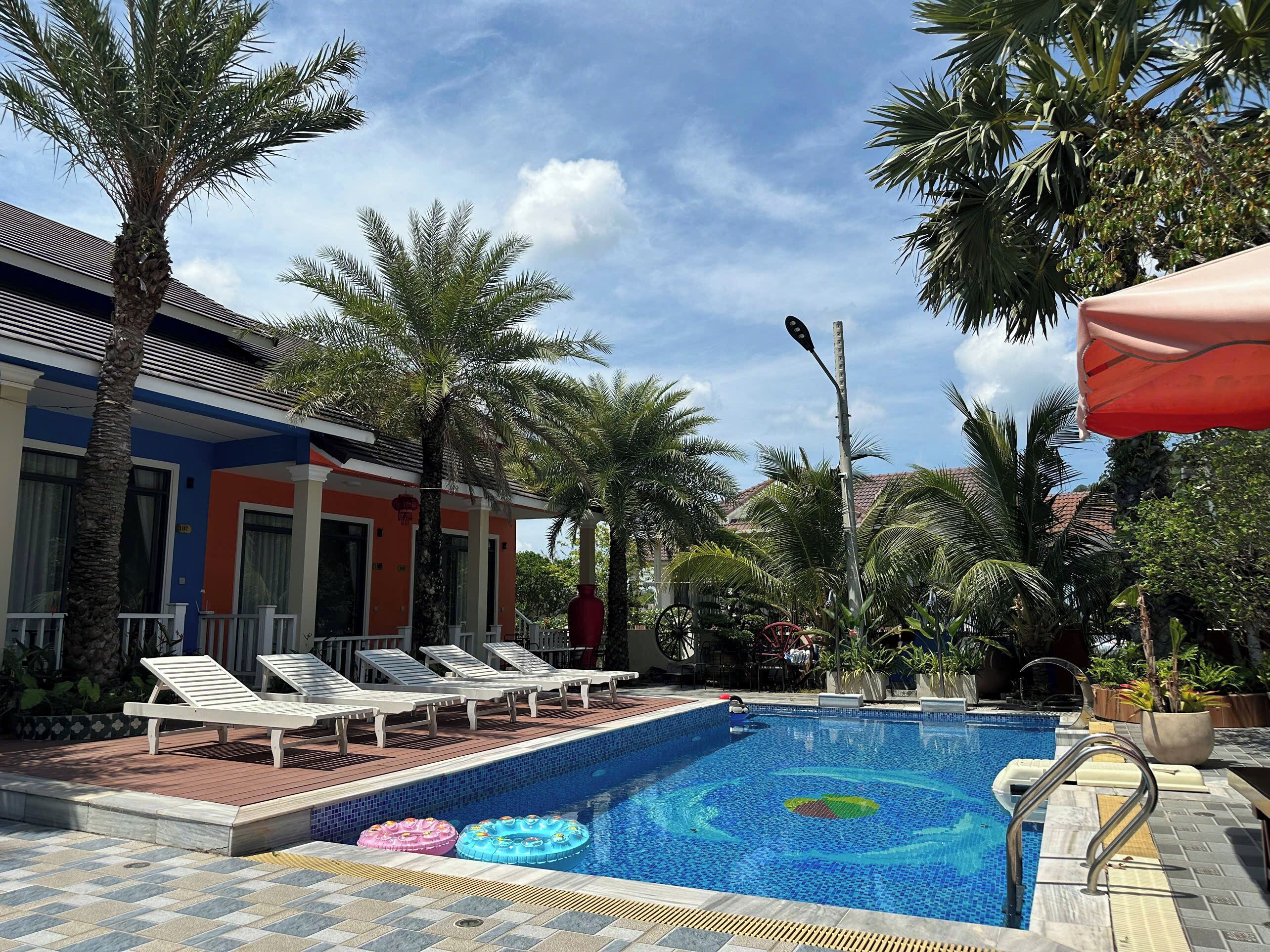 开间, 度假村景观 | 客房内保险箱、办公桌、笔记本电脑工作区、遮光窗帘