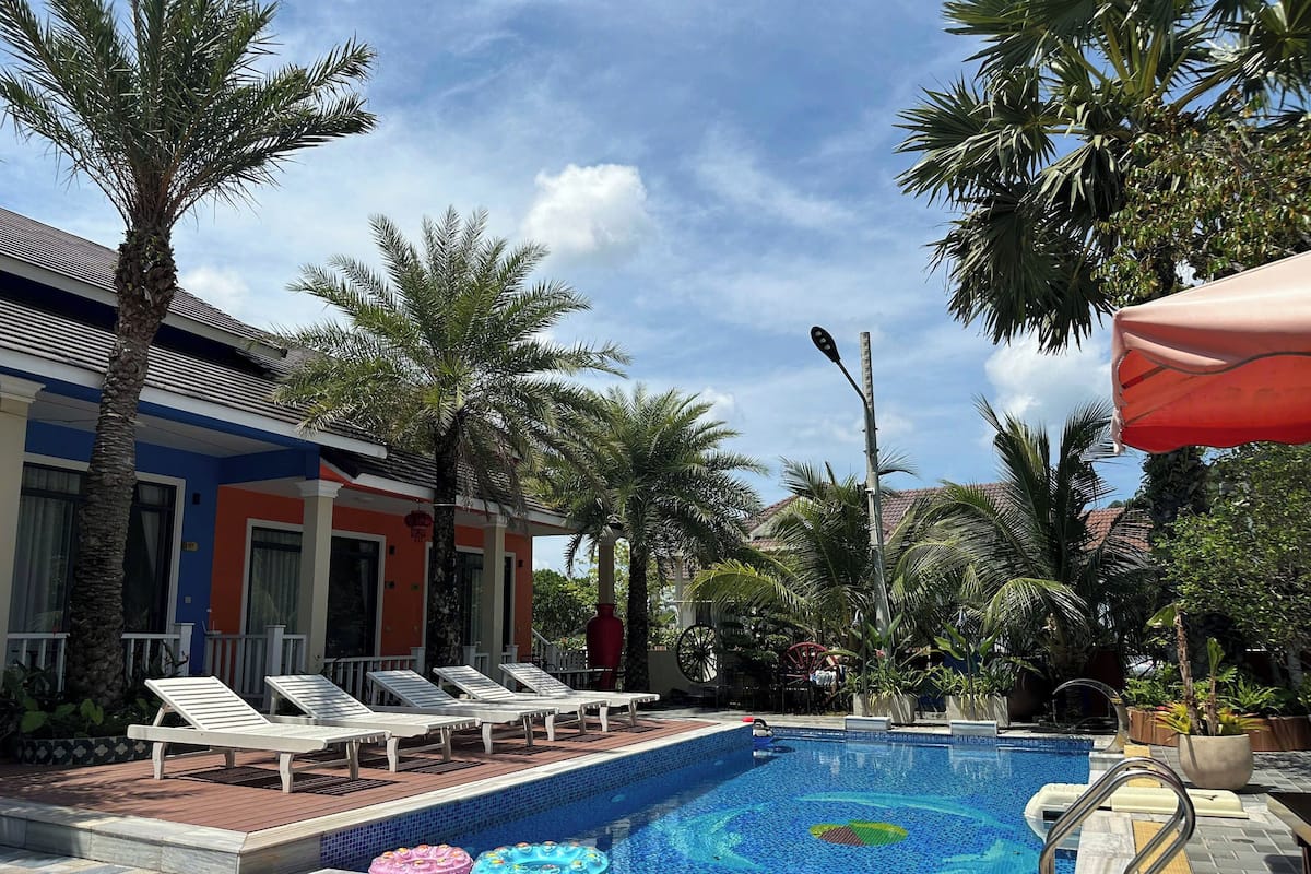 In-room safe, desk, laptop workspace, blackout curtains