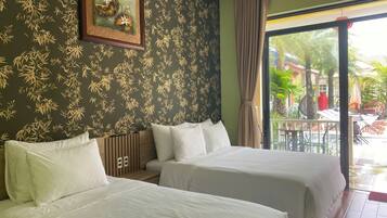 Habitación triple estándar | Caja fuerte, escritorio, espacio para trabajar con un portátil