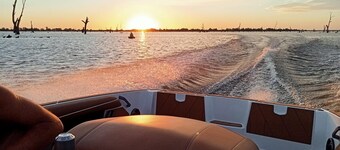 Bundalong River Decadence & Poolside Bliss 3BRM -just  1 minute to the River