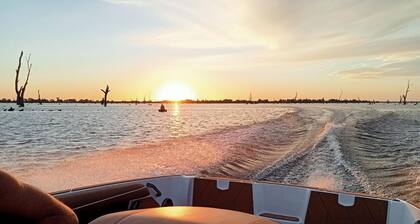 Bundalong River Decadence & Poolside Bliss 3BRM -just 1 minute to the River