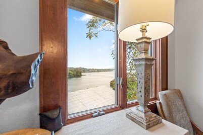 Historic 1920's Downtown Flat: River View & Free Parking - Walk to Arts & Dining