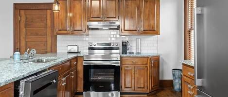 Refrigerador, microondas, horno, placa de cocina