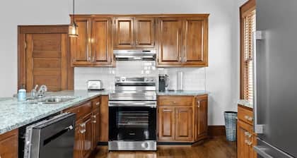 Historic 1920's Downtown Flat: River View & Free Parking - Walk to Arts & Dining