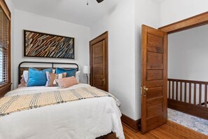 Iron/ironing board, free WiFi, bed sheets