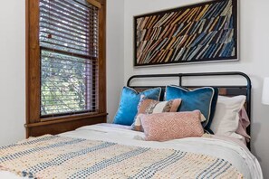 Iron/ironing board, free WiFi, bed sheets