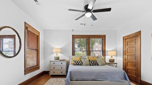2 Schlafzimmer, Schreibtisch, Bügeleisen/Bügelbrett, kostenloses WLAN
