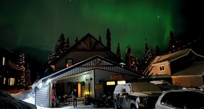 Cozy Guest Suite at "the Landing Chalet” 5 min to ski
Hill ski in!