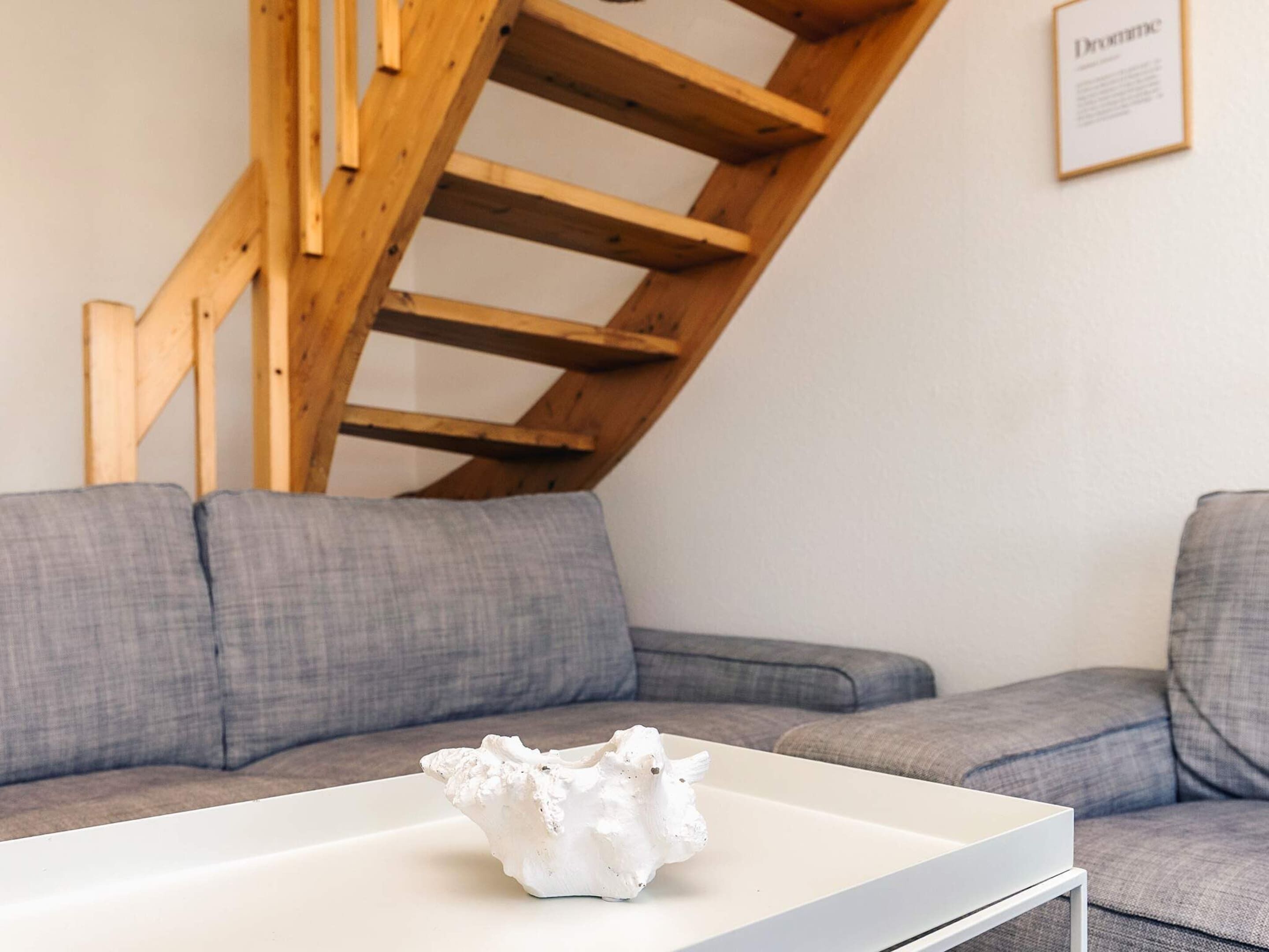 Căn hộ tiện nghi đơn giản, 2 phòng ngủ | Nội thất