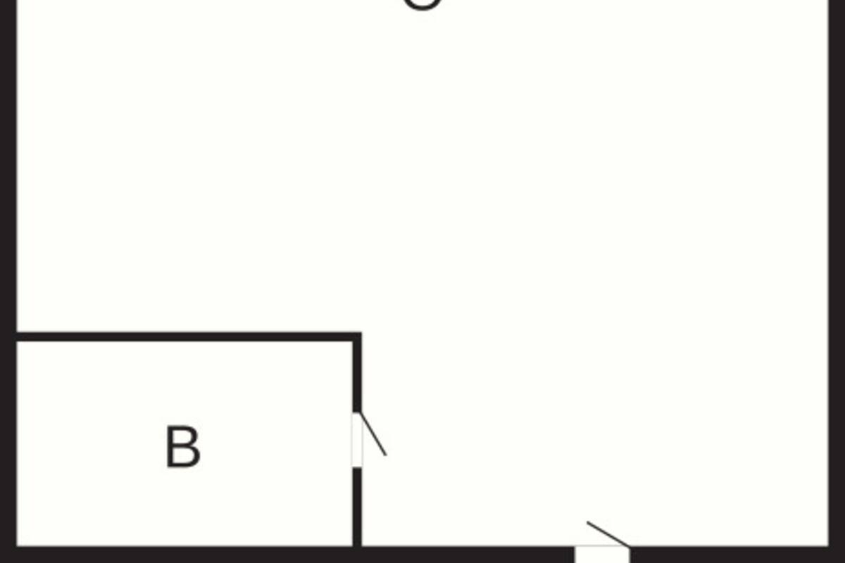 A simple floor plan with a large central area labeled 'O' and a smaller room labeled 'B' at the bottom left.