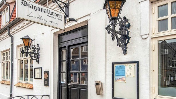 A building with a sign reading "Diagonalkroen Lindeborg Dining" and a black door. - Romantic 2 Person Holiday Home in Give (Give)
