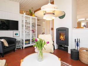 Classic House, 2 Bedrooms | Interior - 6 Person Holiday Home on a Holiday Park in Saeby (Sæby)