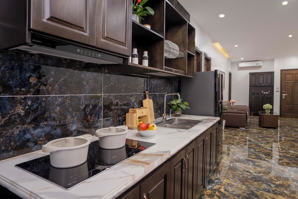 Two Bedroom Royal Suite 2 King Beds | Private kitchen | Fridge - Hai An Hotel Suites Ha Noi (Nam Tu Liem)