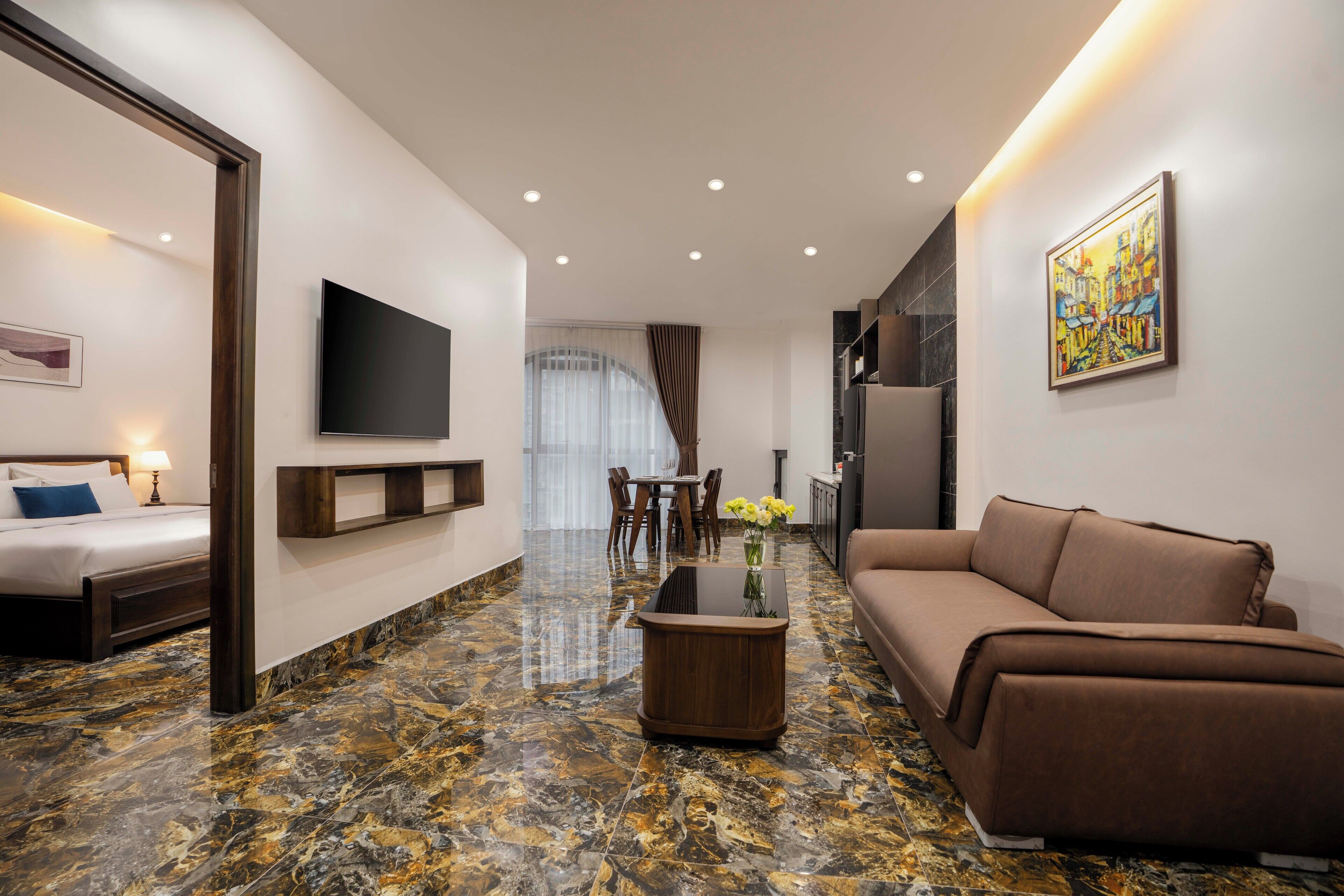 Junior Suite 1 King Bed City View | Living area | TV