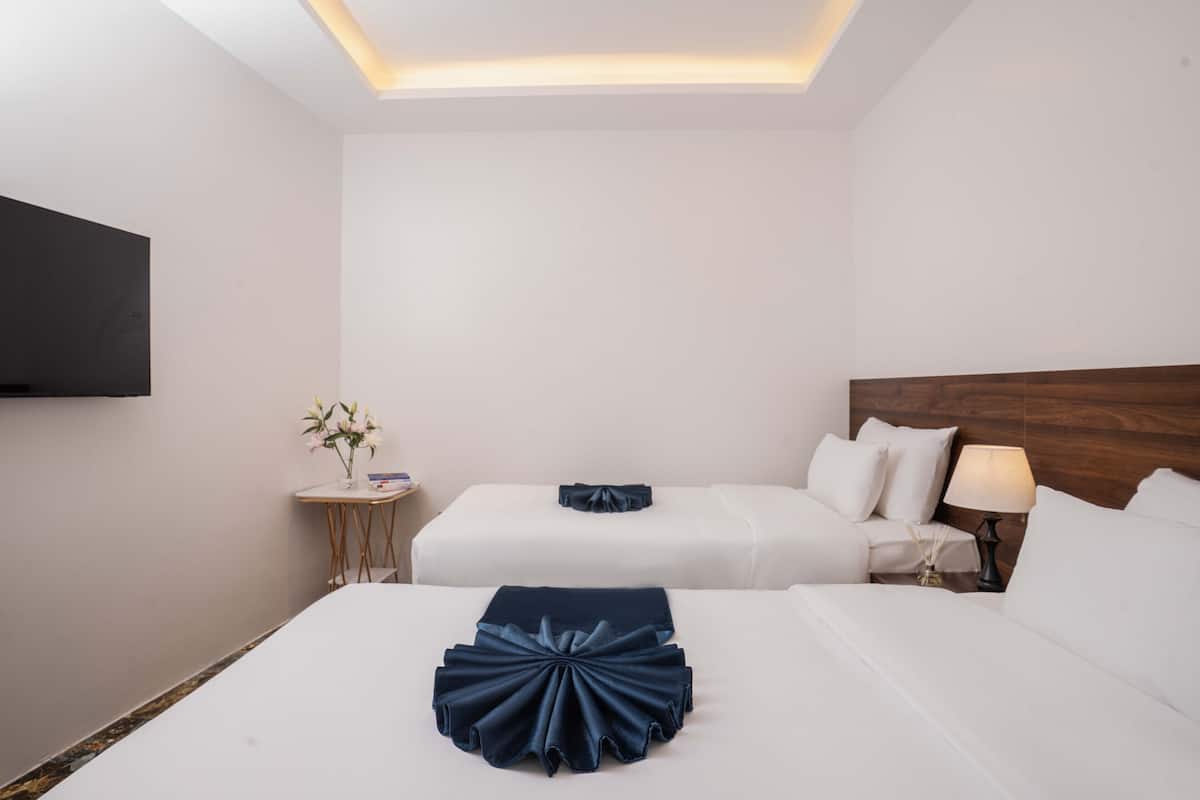Deluxe 2 Twin Bed Room | Minibar, in-room safe, blackout curtains, free WiFi