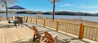 Spring Break Lakefront Home -- 5 bedrooms on 1/2 Mile of Private Shoreline