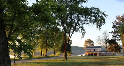 PRIVATE 5 Bedroom Lakefront Home 1/2 Mile of Shoreline 24 Acres