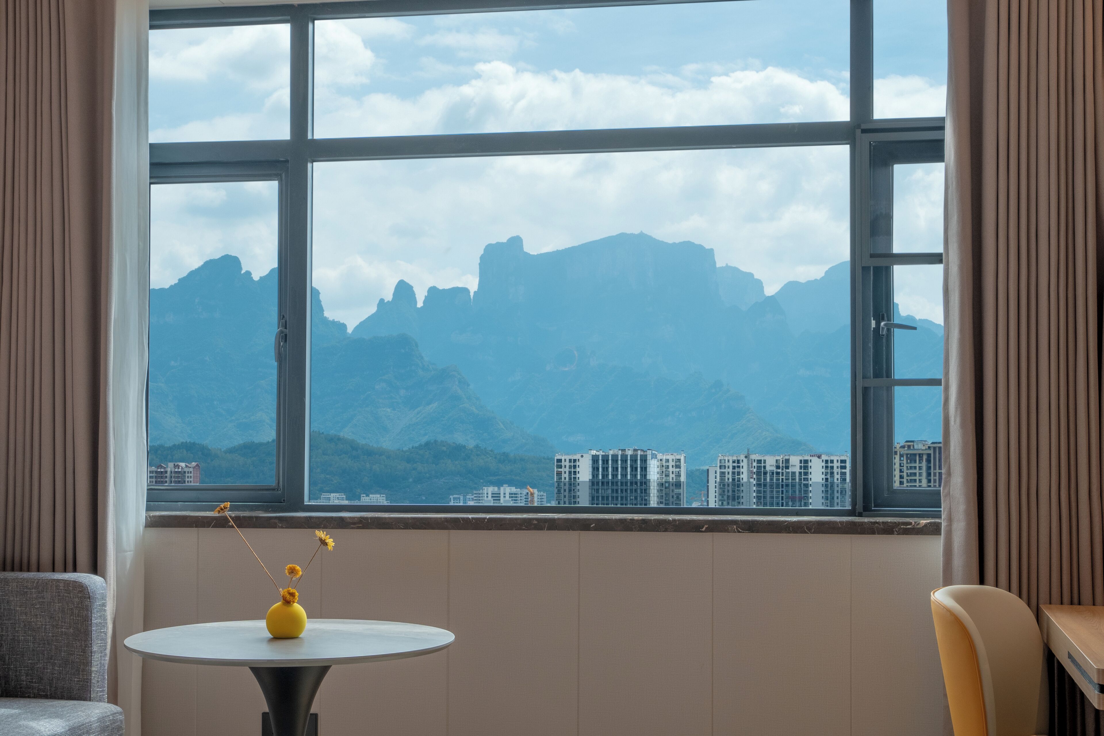 WiFi (無料)、ベッドシーツ