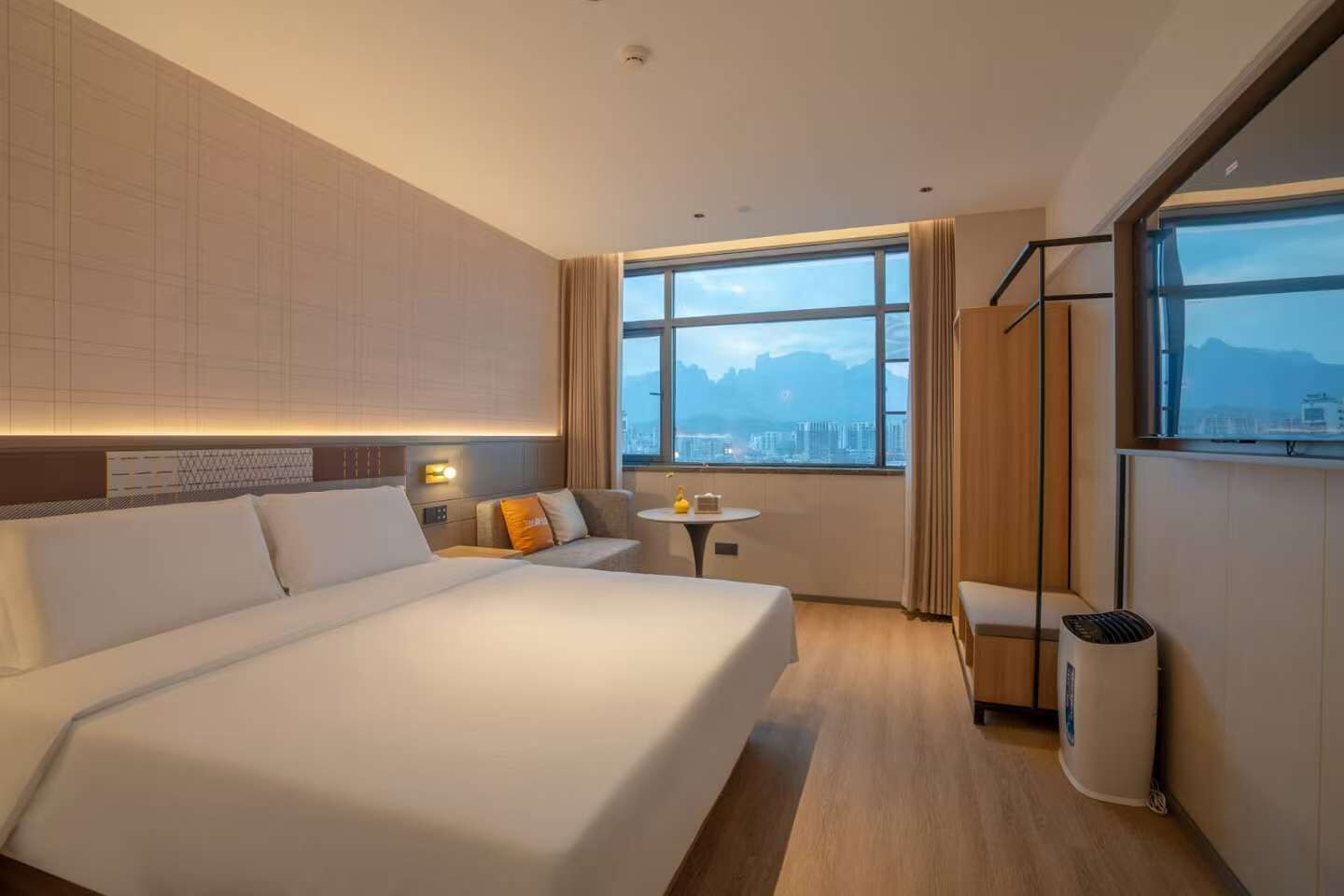 WiFi (無料)、ベッドシーツ