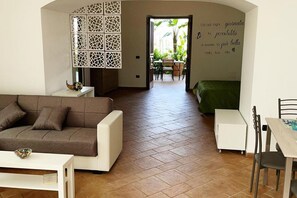 TV - Sweet Sun King Apartment – A Peaceful Oasis Just 10 Minutes from Corso Italia ☀️🌿 (Meta)